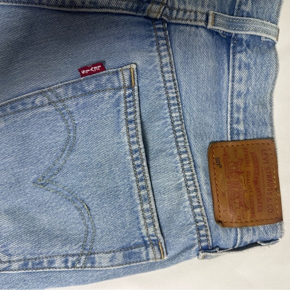 Levi's Premium 501 Jeans Womens W27 L26 Cropped Light Wash Distressed - Picture 9 of 13
